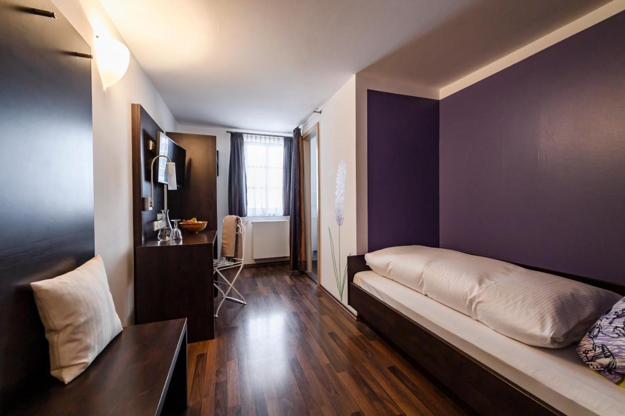 Hotel Baeren Marbach am Neckar Bagian luar foto